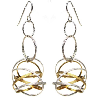 Mobius Mixed Triple Ring Earring 

22K gold vermeil, sterling
ERDR34-G-S